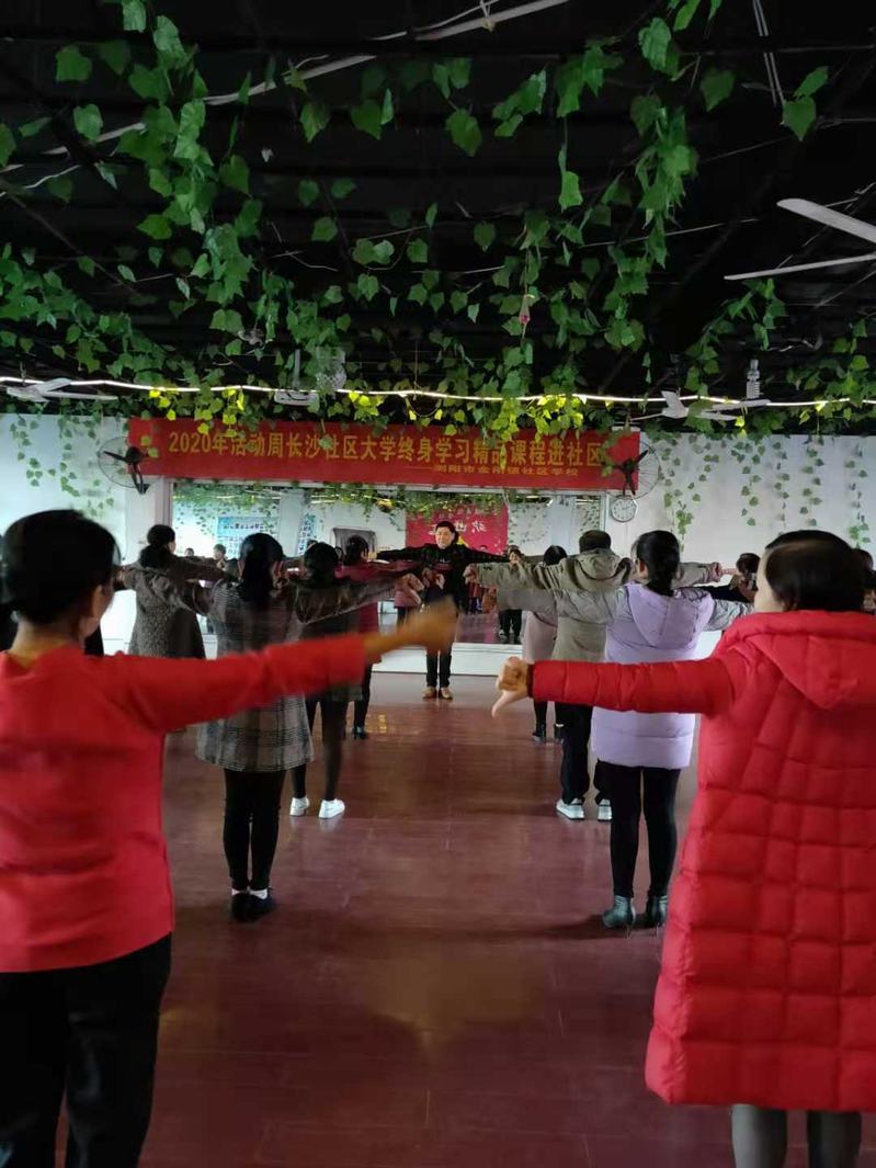 图为金刚镇老年大学舞蹈学习班.jpg 图为金刚镇老年大学舞蹈学习班.jpg