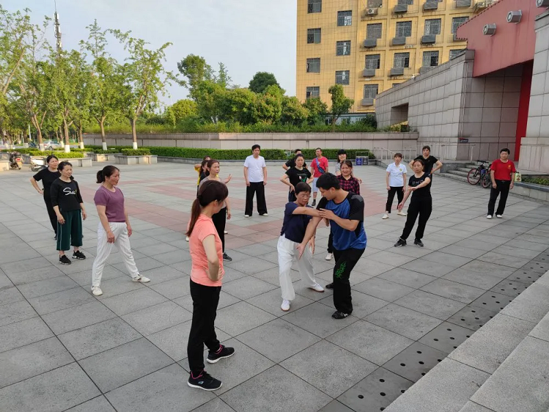 荷花塘图片2.png 荷花塘图片2.png